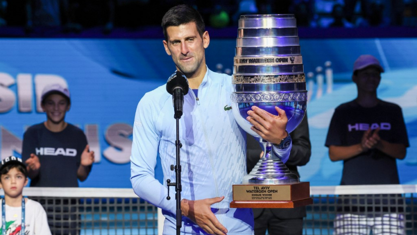 Serbia's Novak Djokovic celebrates with the trophy after winning the men's singles final tennis match at the Tel Aviv Watergen Open 2022 in Israel on October 1, 2022. - Djokovic won 6-3 and 6-4. (Photo by JACK GUEZ / AFP)